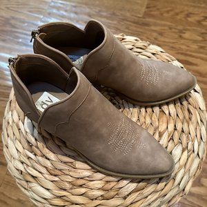 Dolce Vita booties NWOT